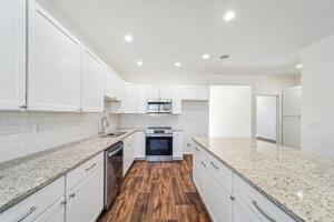 517 W Clyde Avenue Property Photo