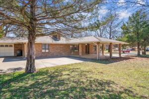 1024 N Sycamore Property Photo 2