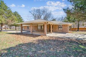 1024 N Sycamore Property Photo 3