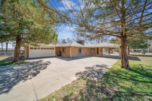 1024 N Sycamore Property Photo 4