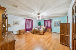 1024 N Sycamore Property Photo 20