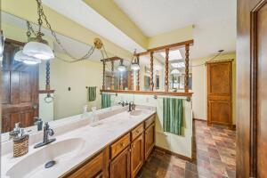 1024 N Sycamore Property Photo 23