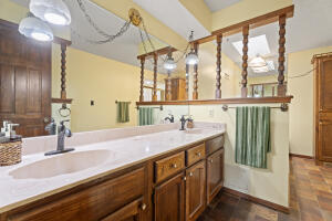 1024 N Sycamore Property Photo 24