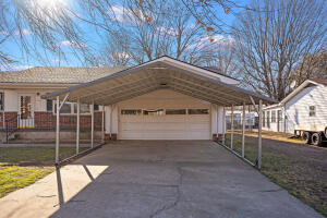 110 N Seneca Street Property Photo 3