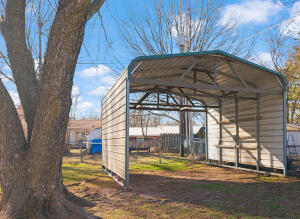 110 N Seneca Street Property Photo 6