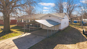110 N Seneca Street Property Photo 8