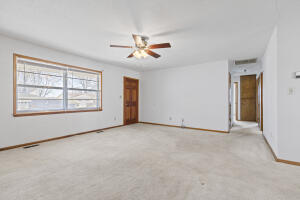 110 N Seneca Street Property Photo 11