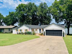 1441 Lakeside Drive Property Photo 1