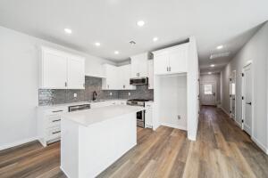 811 N Date Avenue Property Photo 6
