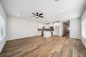 811 N Date Avenue Property Photo 8