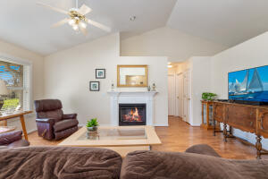 2114 Colby Lane Property Photo 3