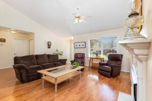 2114 Colby Lane Property Photo 4