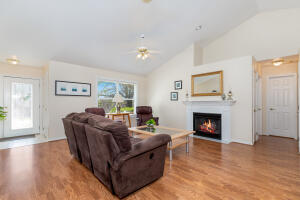 2114 Colby Lane Property Photo 6