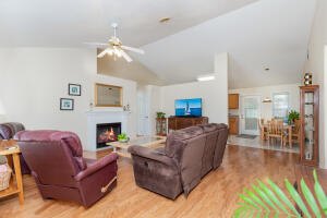2114 Colby Lane Property Photo 13