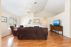 2114 Colby Lane Property Photo 15