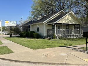102 E Steve Owens Boulevard Property Photo