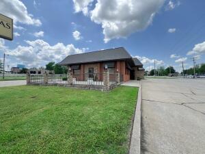 1527 N Main Street Property Photo 2