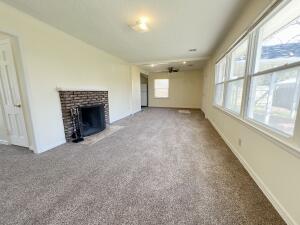 718 N Elm Street Property Photo 4