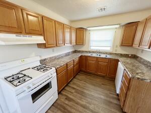 718 N Elm Street Property Photo 5
