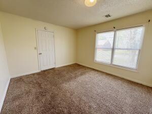 718 N Elm Street Property Photo 6