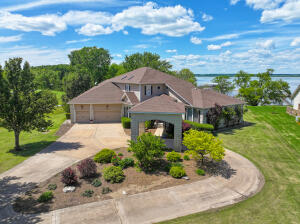 5041 Lake Breeze Road Property Photo 1