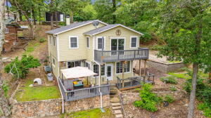 372 Lake Front Avenue Property Photo 1