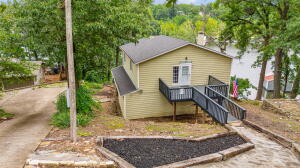 372 Lake Front Avenue Property Photo 2