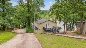 372 Lake Front Avenue Property Photo 3
