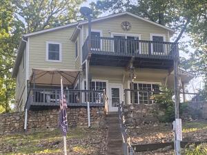 372 Lake Front Avenue Property Photo 6