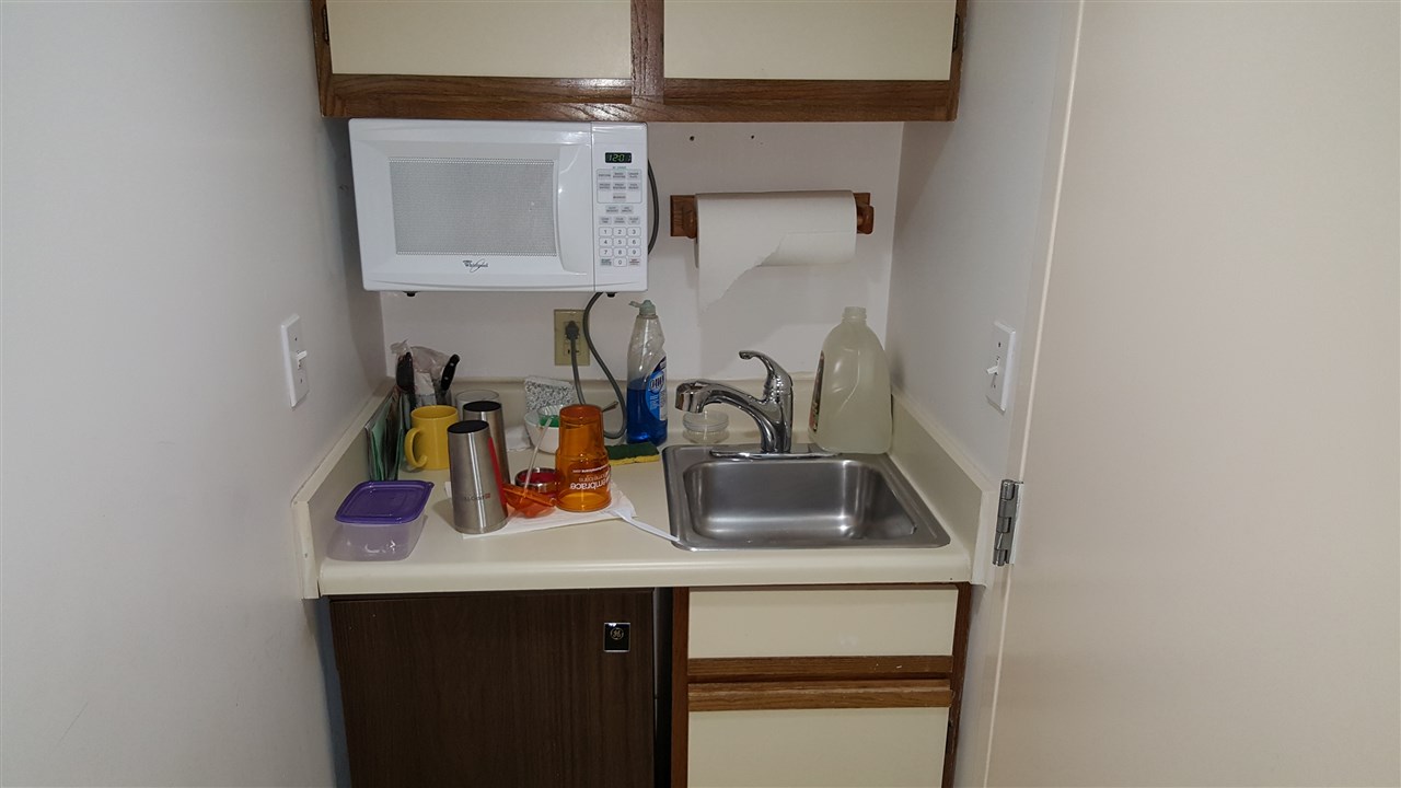 4 Greenleaf Woods Drive Property Photo 9