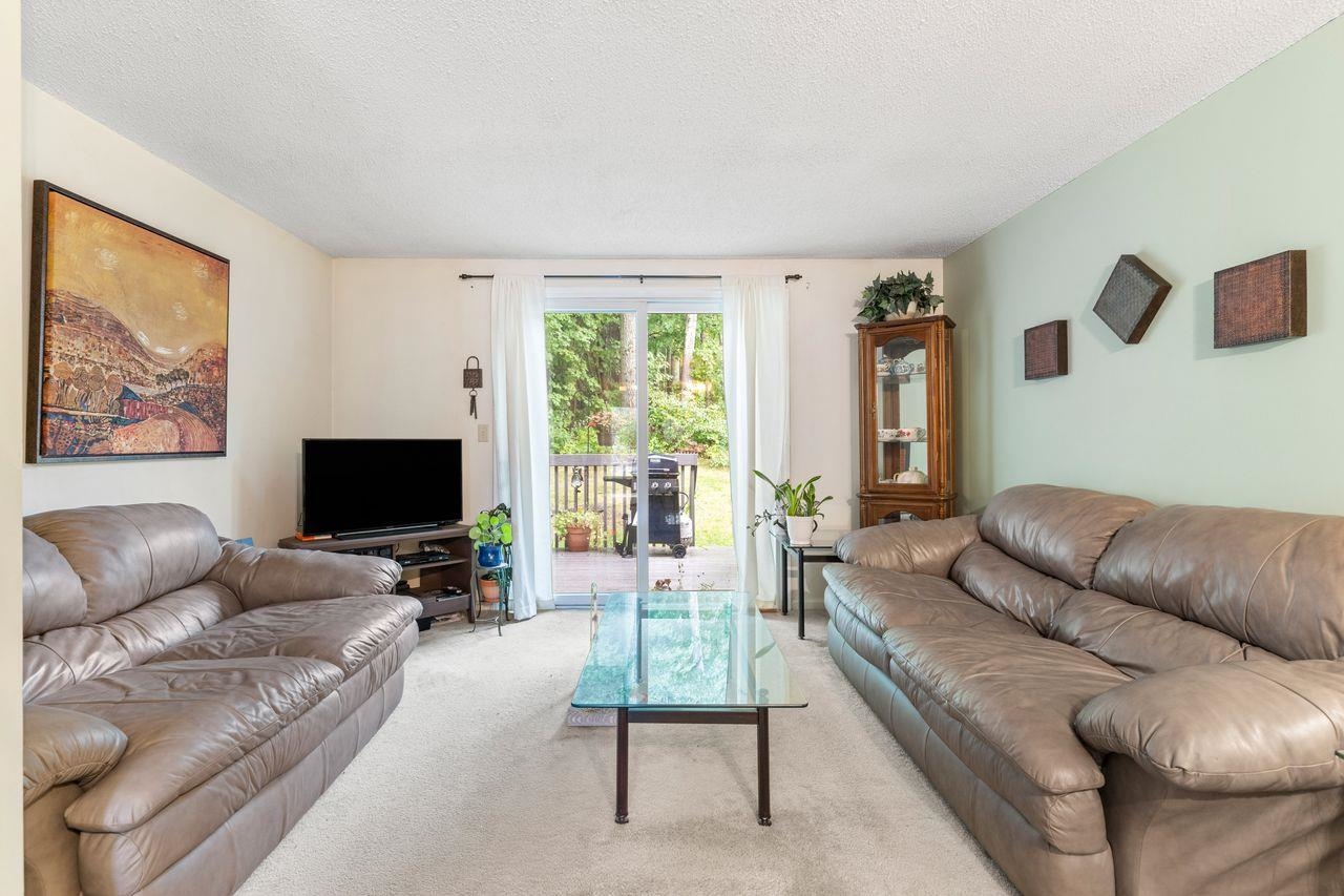 723 Fox Hollow Drive Property Photo 3