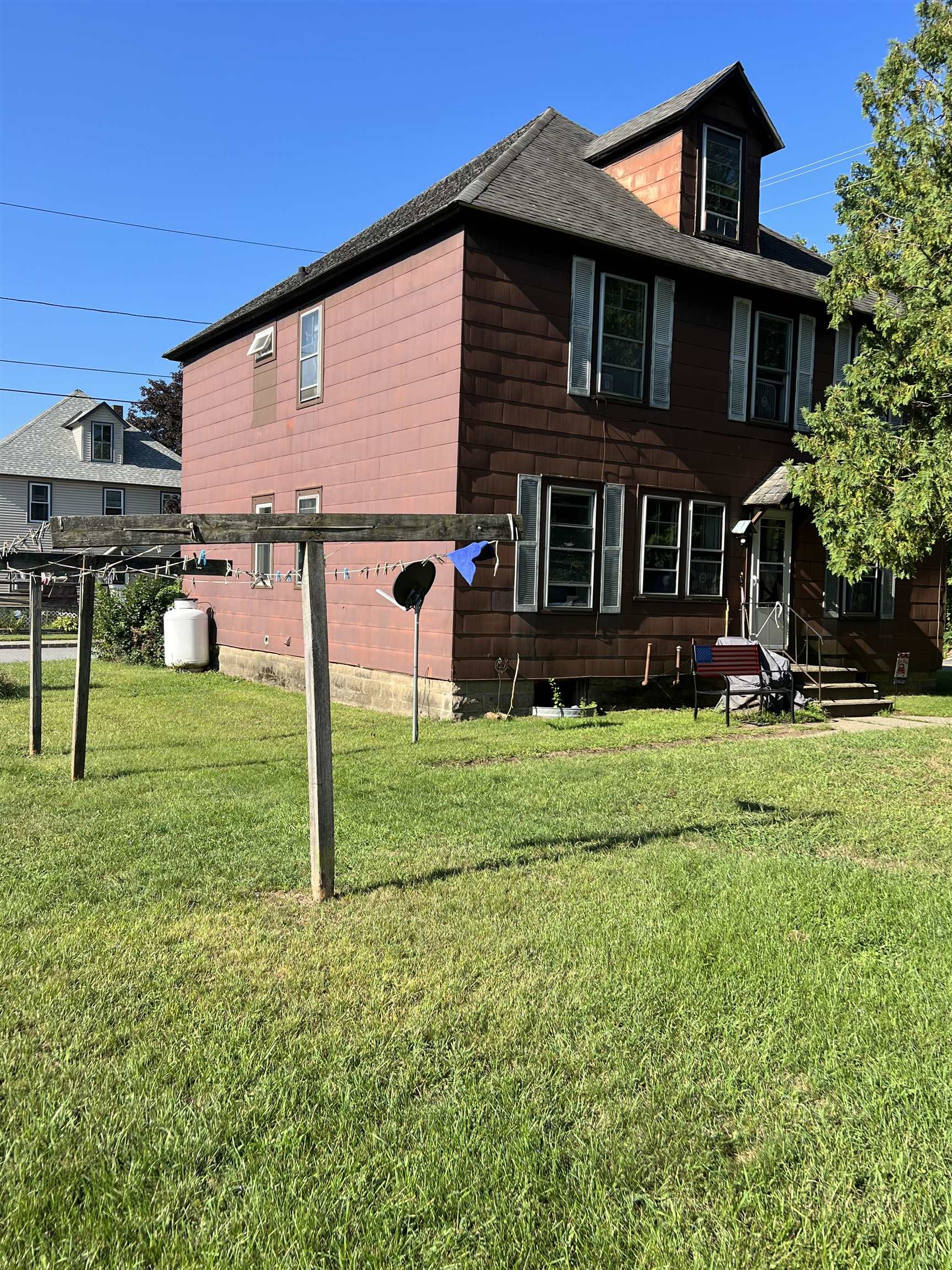556 South Main Street Property Photo 4