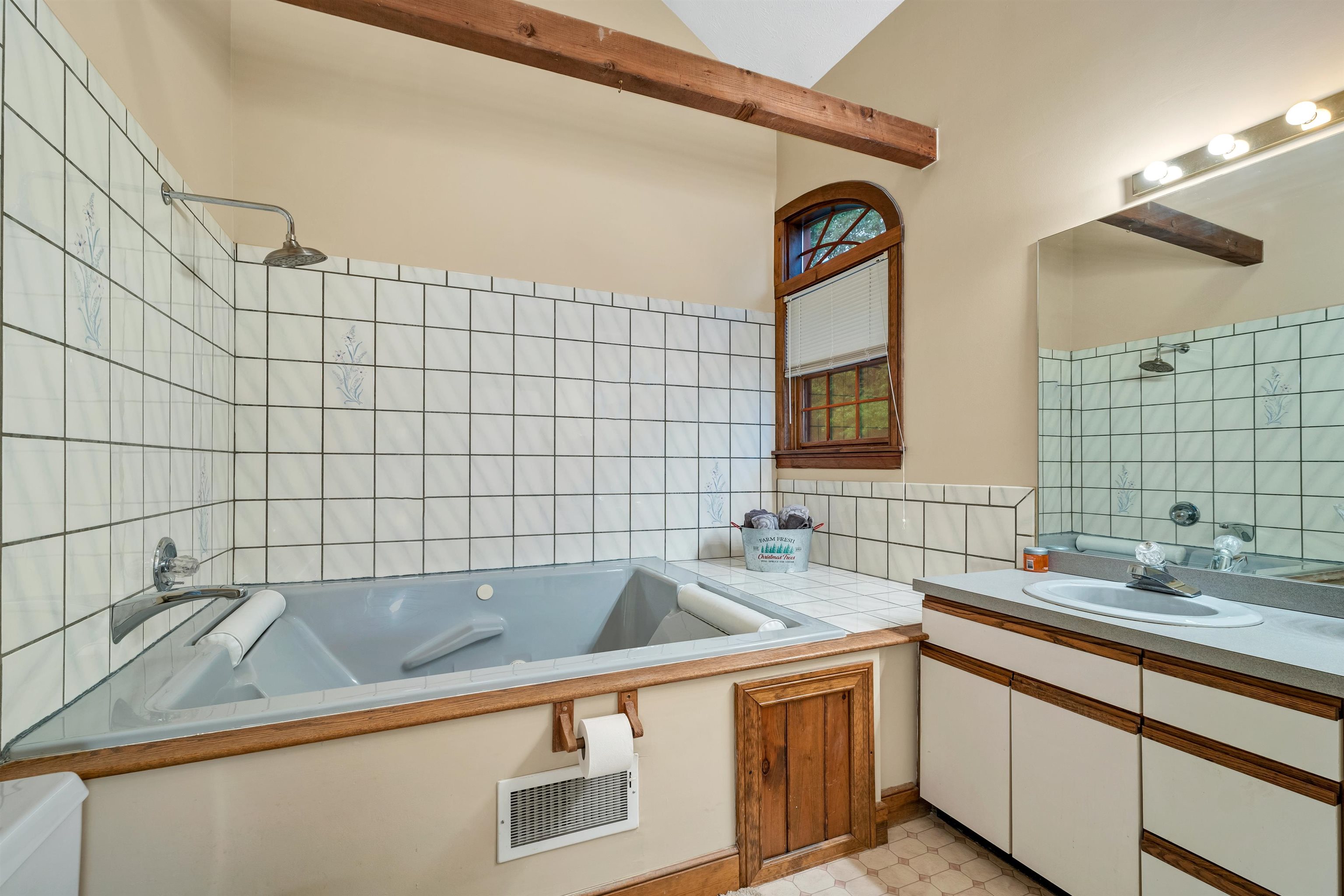 240 Franklin Street Property Photo 33