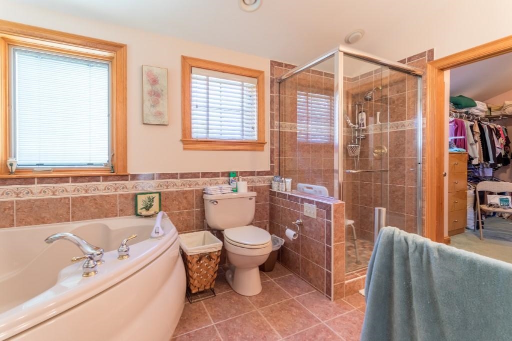 212 Atlantic - Upstairs Avenue Property Photo 15