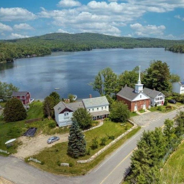 558 North Shore Road Property Photo