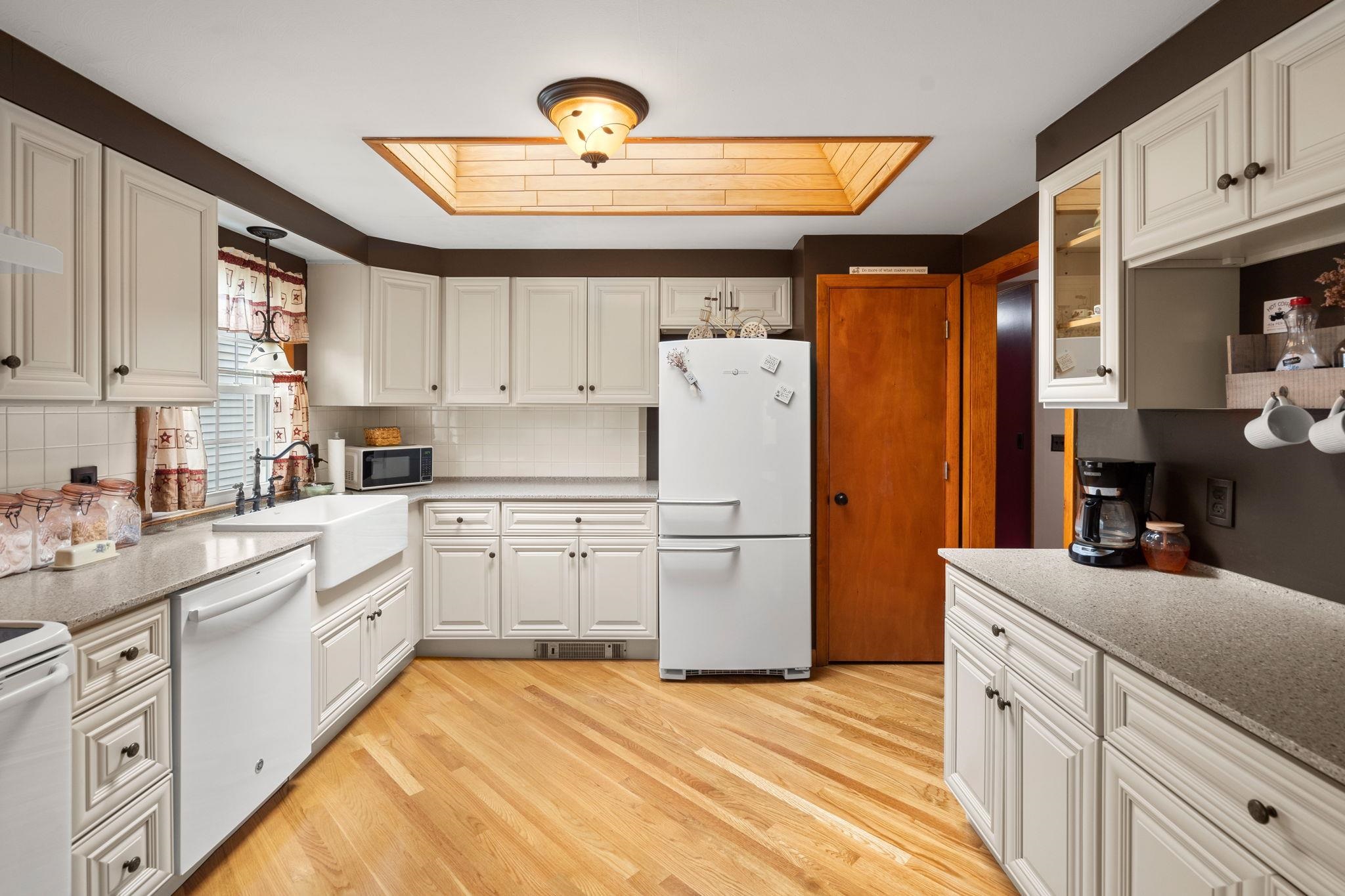 30 Currier Road Property Photo 4