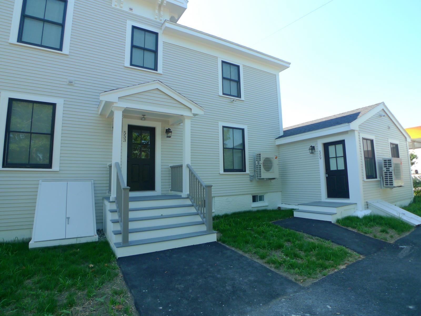 553 Islington Street Property Photo 4