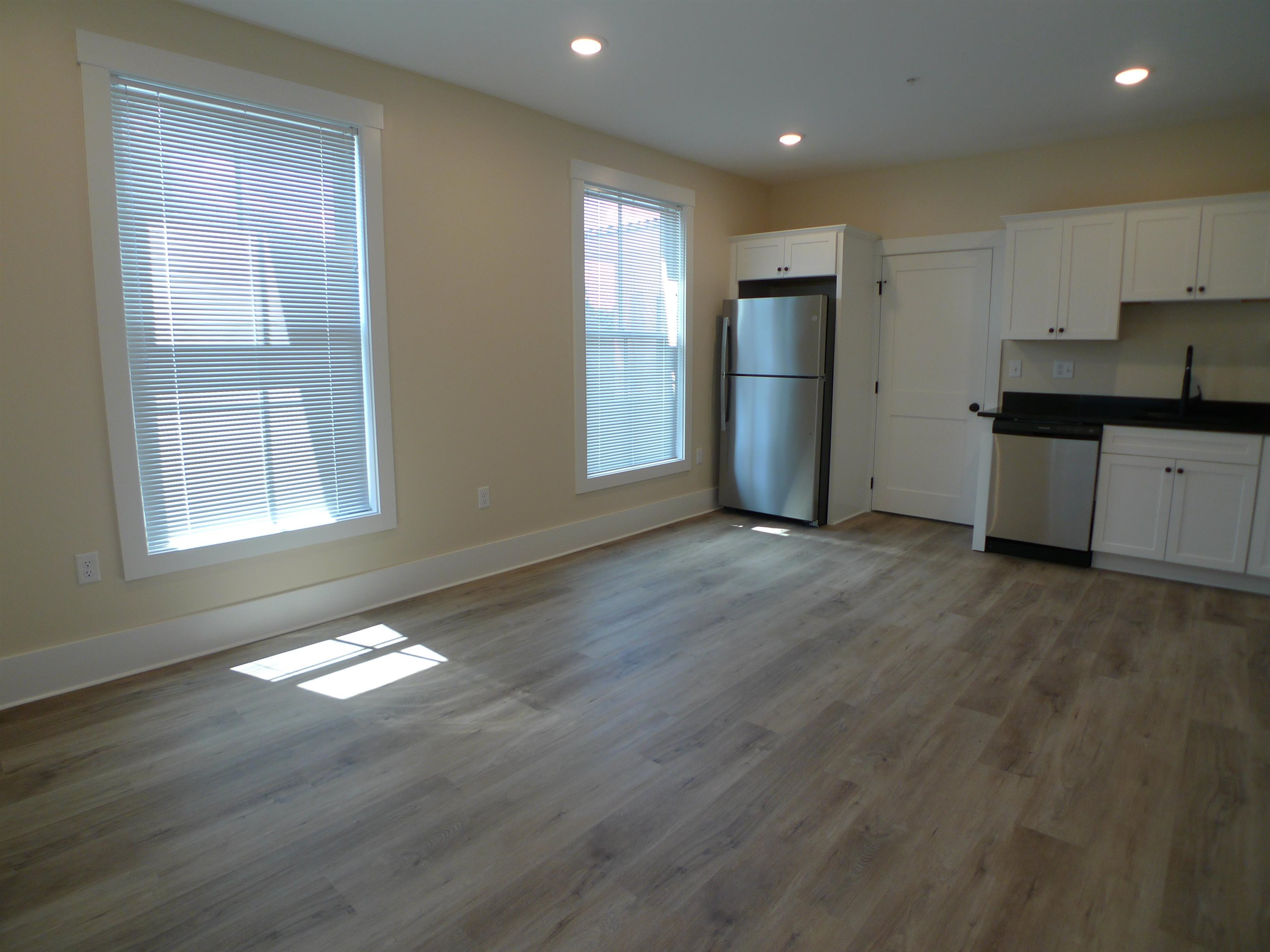 553 Islington Street Property Photo 7