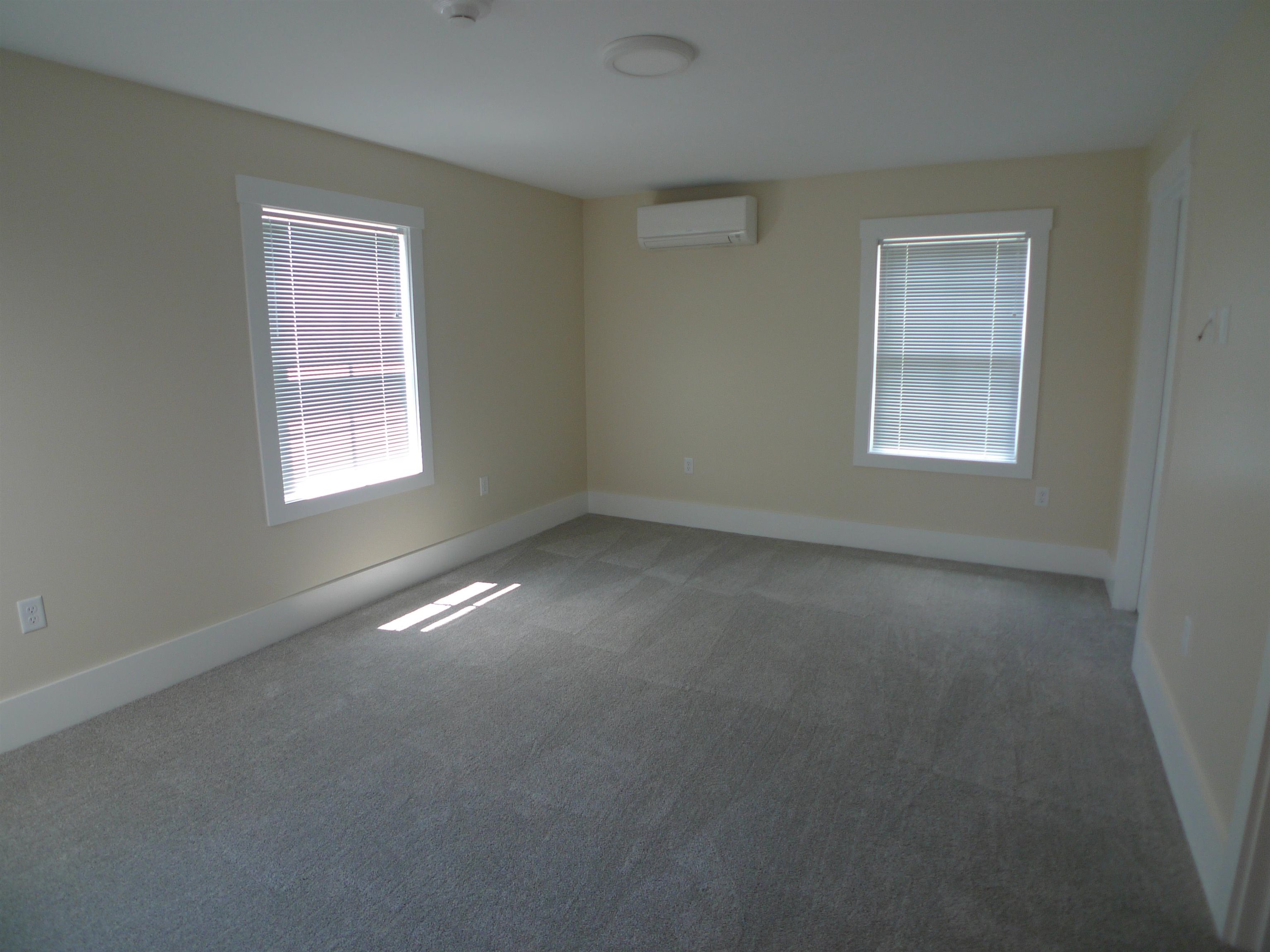 553 Islington Street Property Photo 9