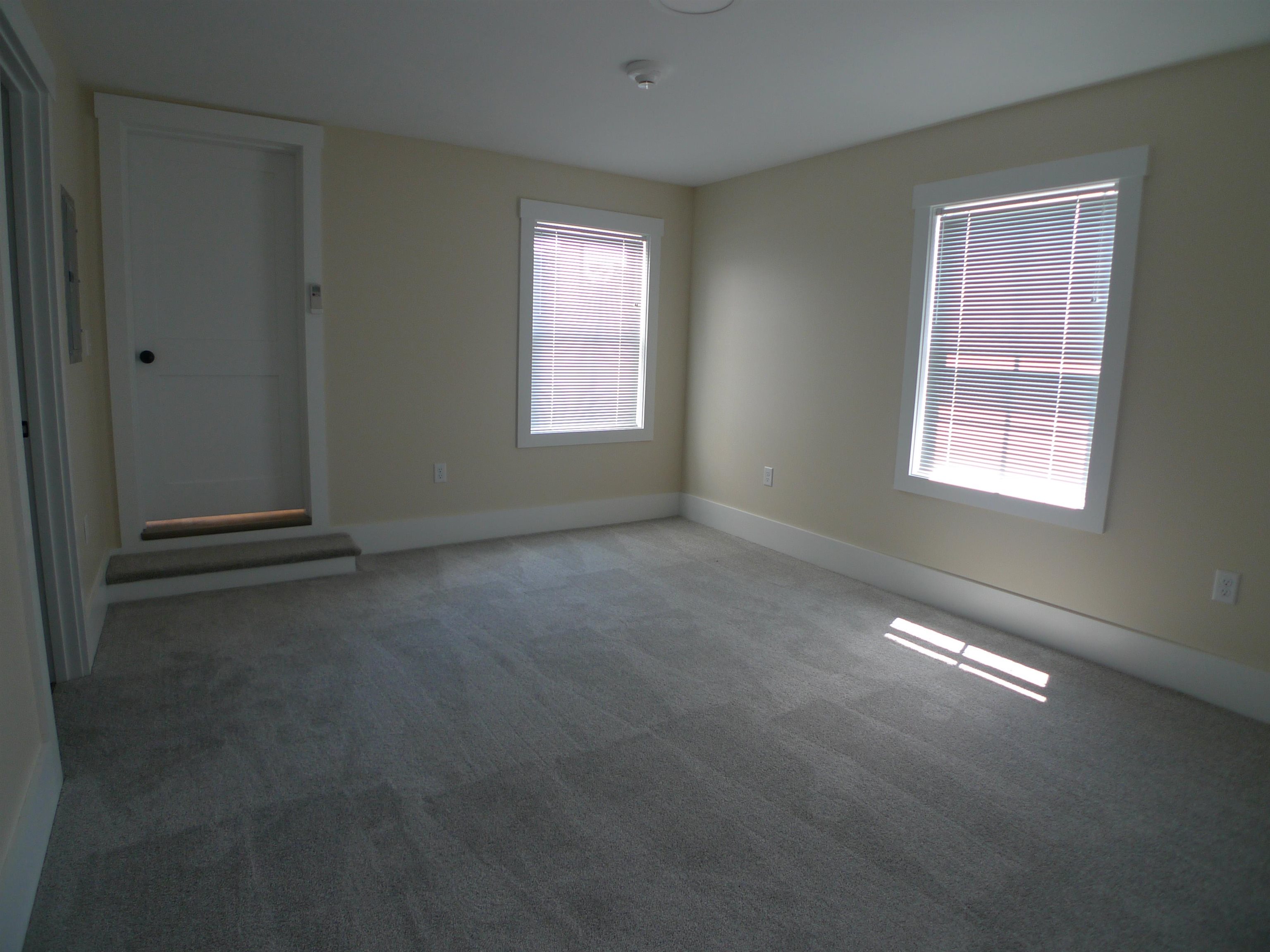 553 Islington Street Property Photo 10