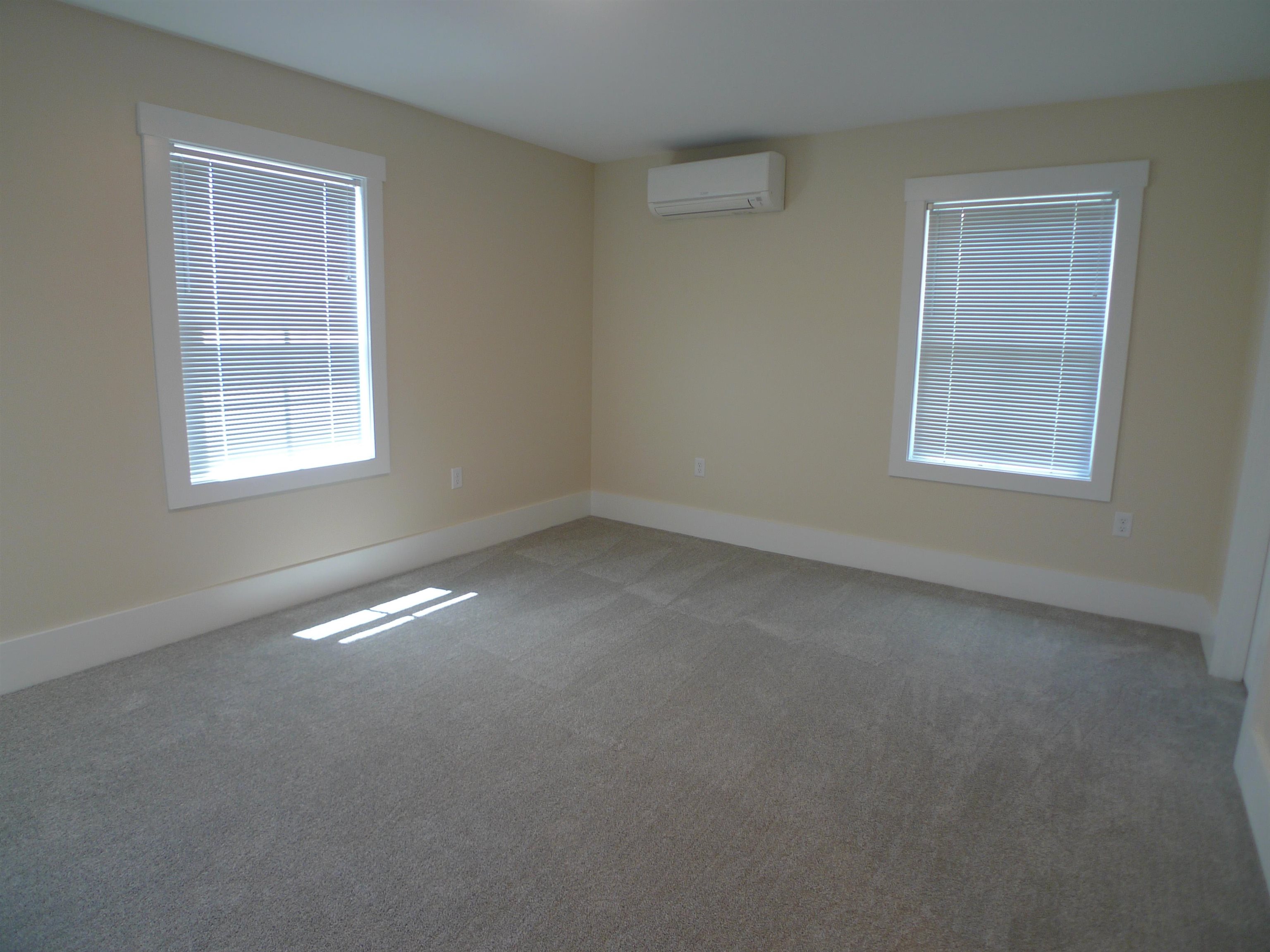 553 Islington Street Property Photo 11