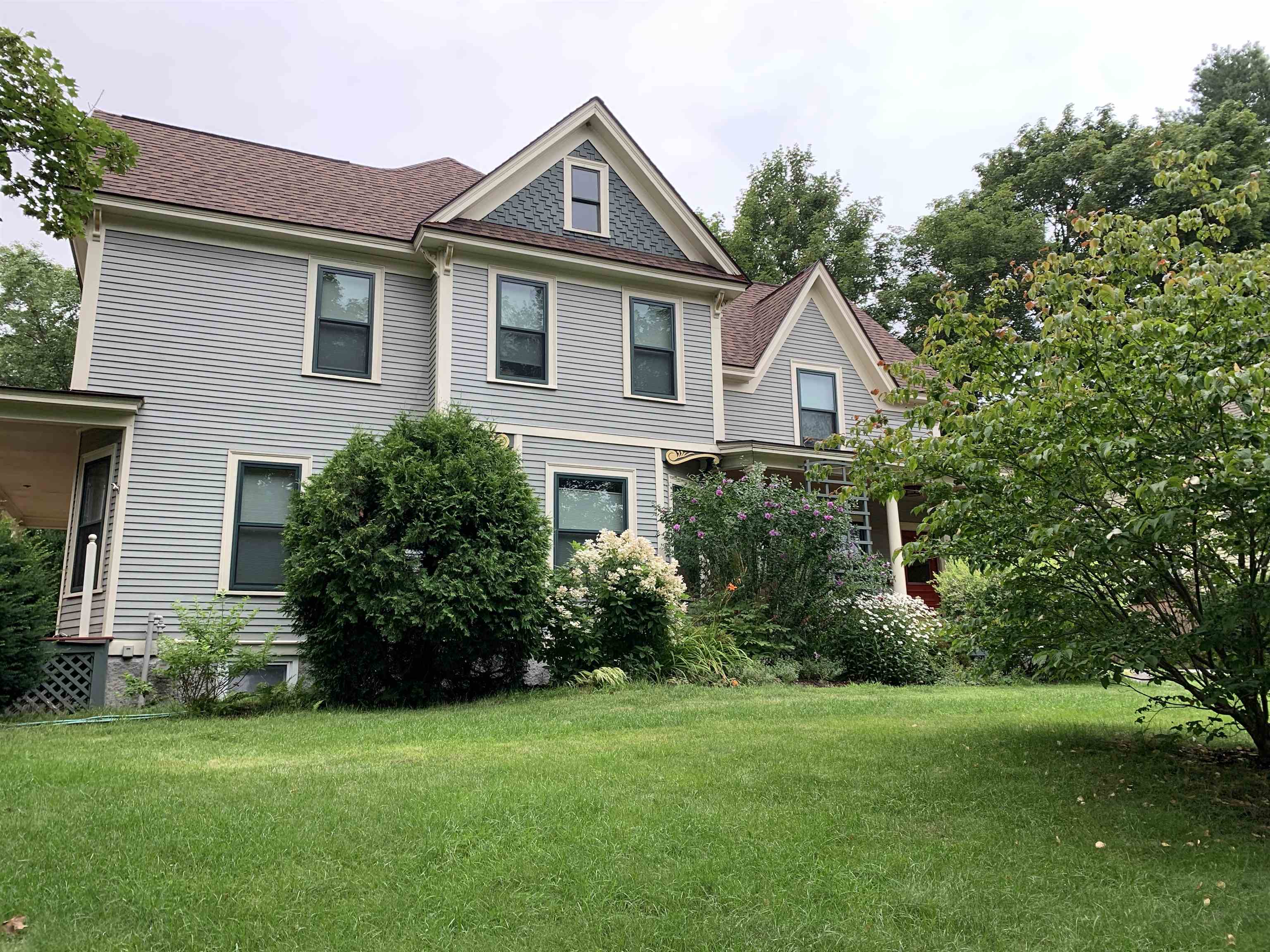 1085 Union Street Property Photo 2