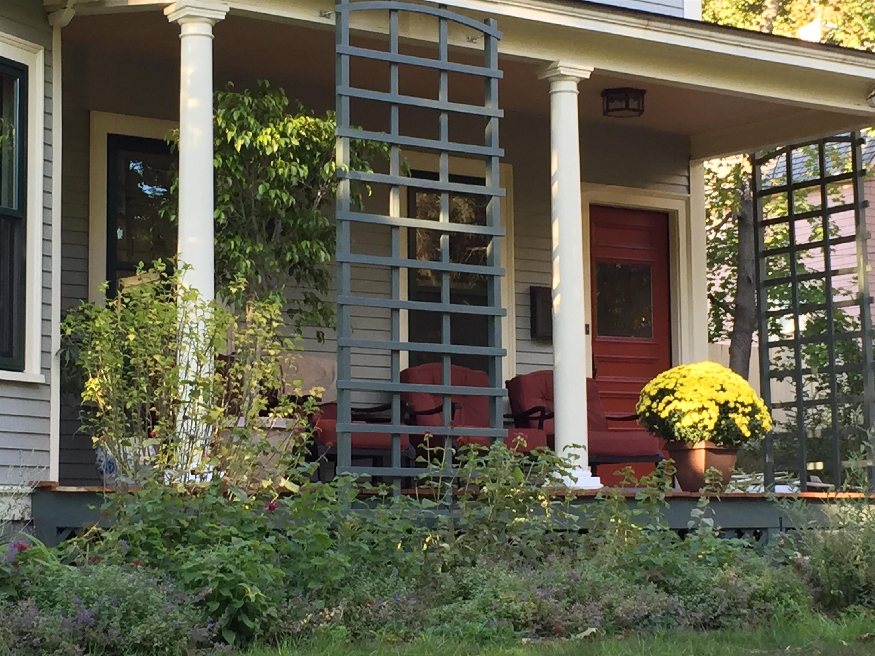 1085 Union Street Property Photo 3
