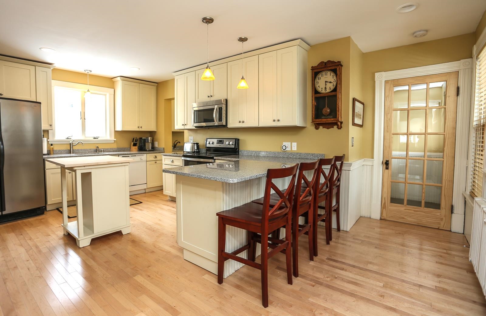 1085 Union Street Property Photo 4