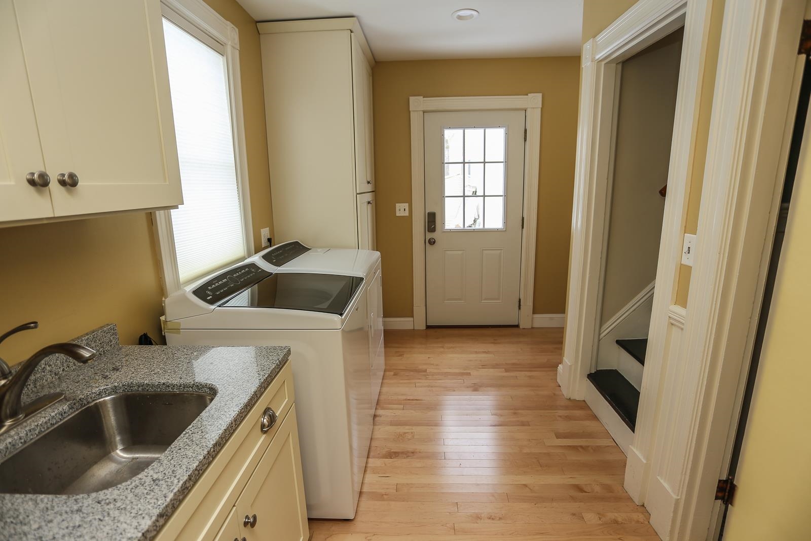 1085 Union Street Property Photo 7