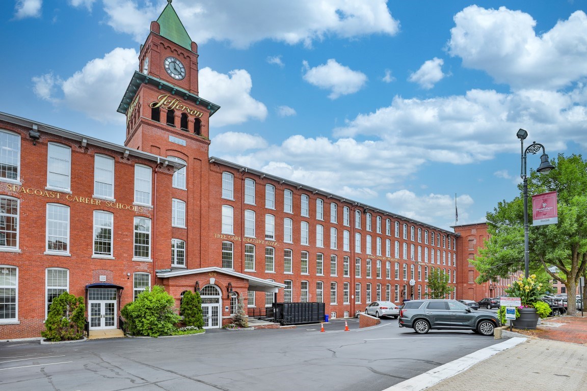 670 North Commercial Street Property Photo 18