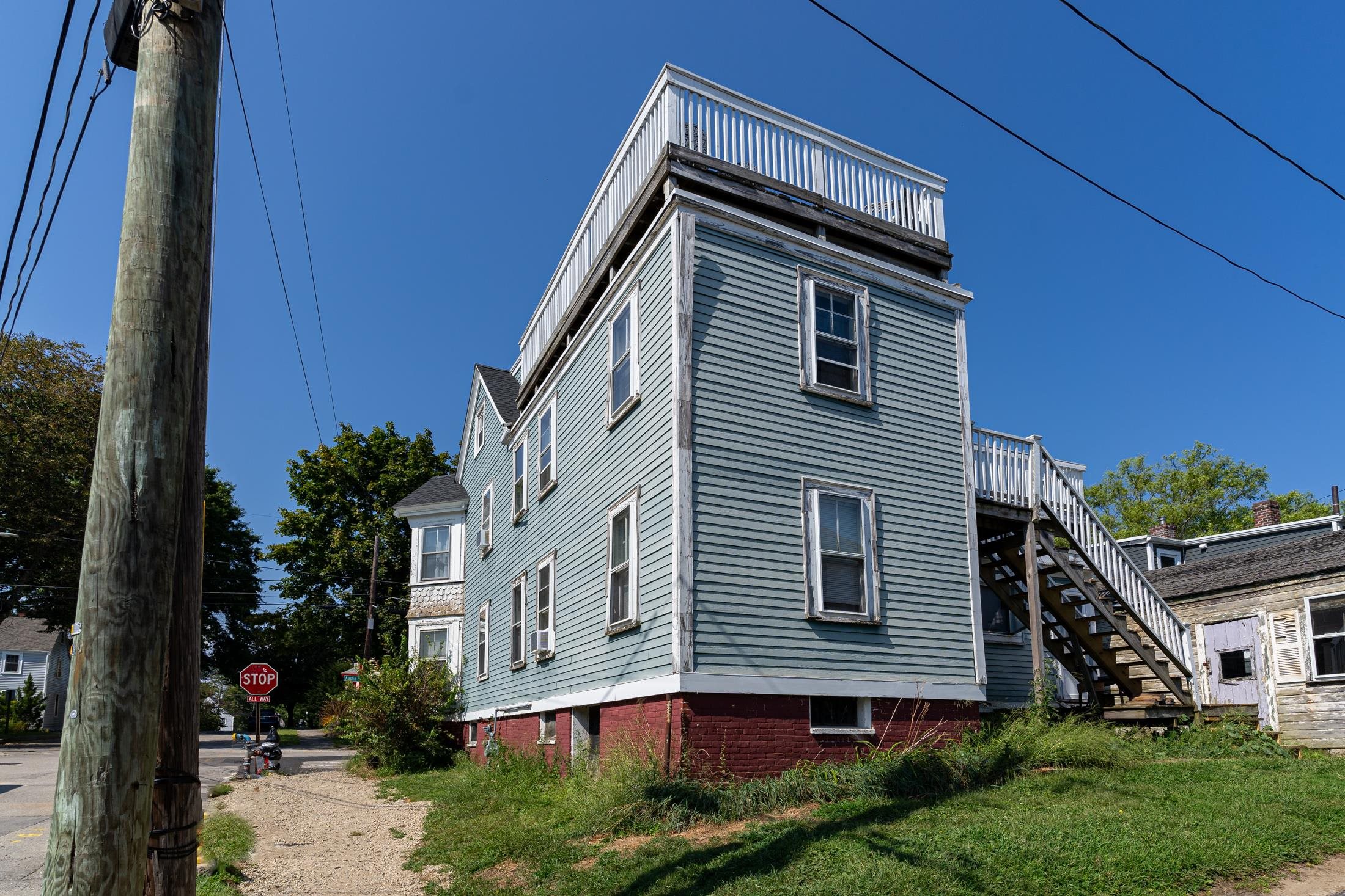 256 Austin Street Property Photo 3