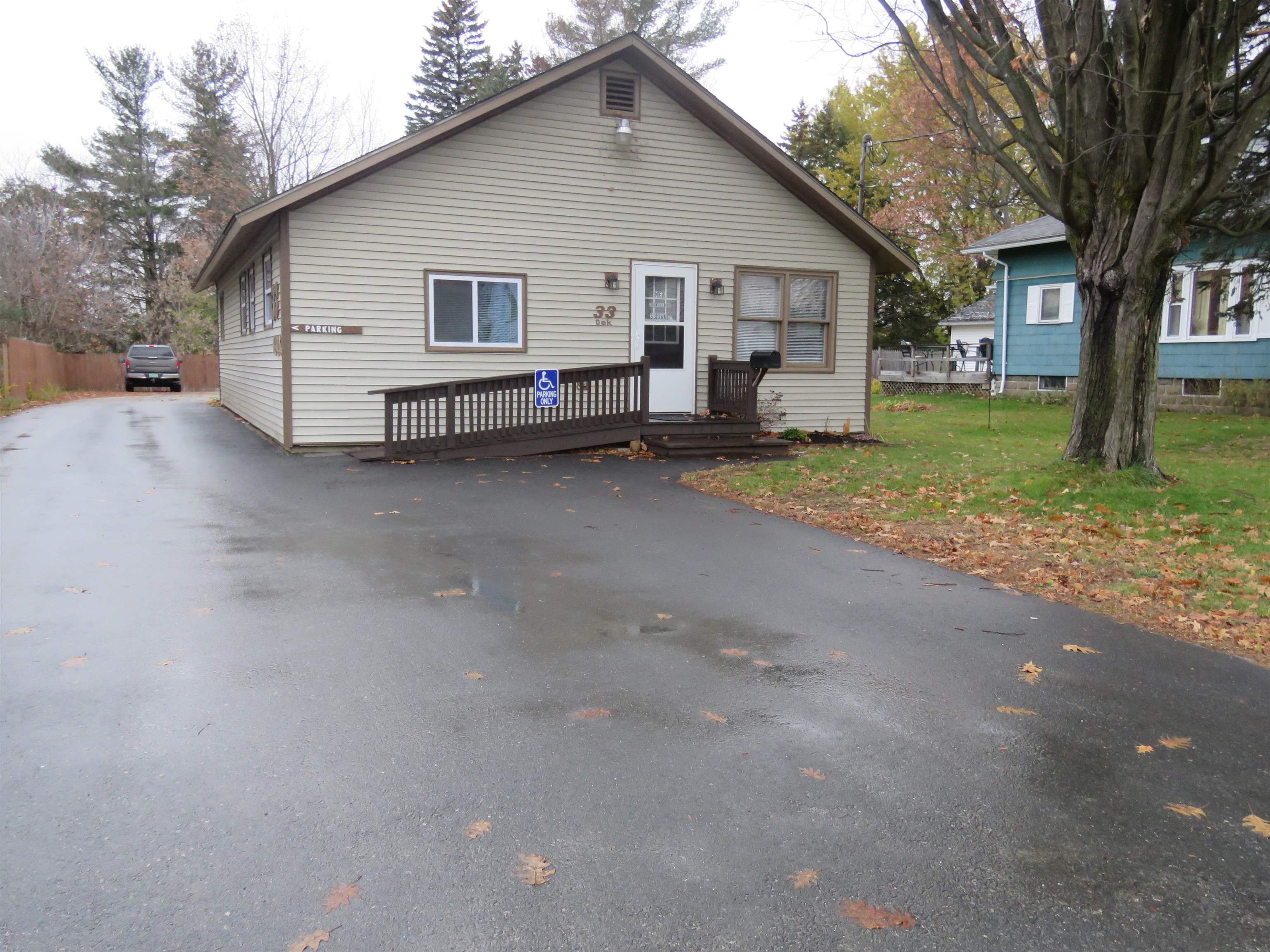 33 Oak Street Property Photo 9