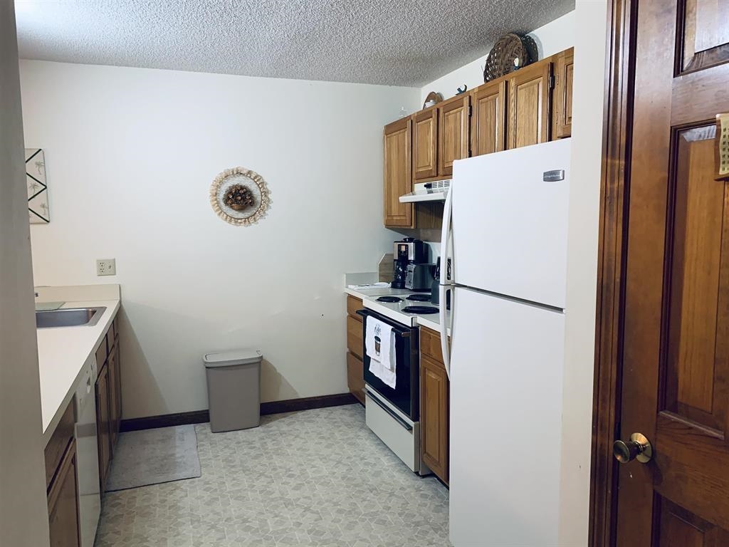 61 Woodbury Drive Property Photo 9