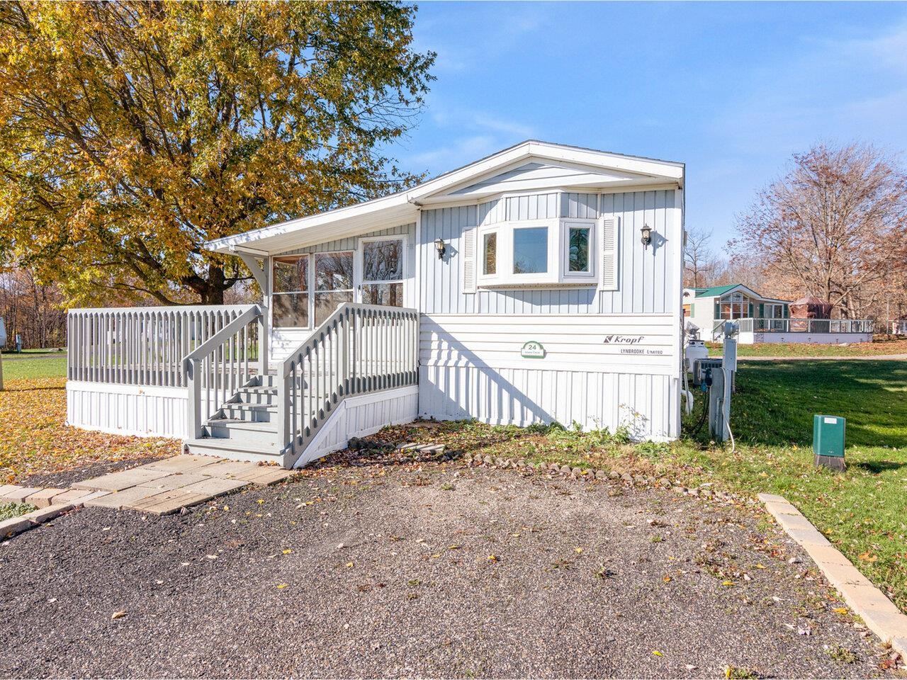 24 Island Circle Property Photo 1